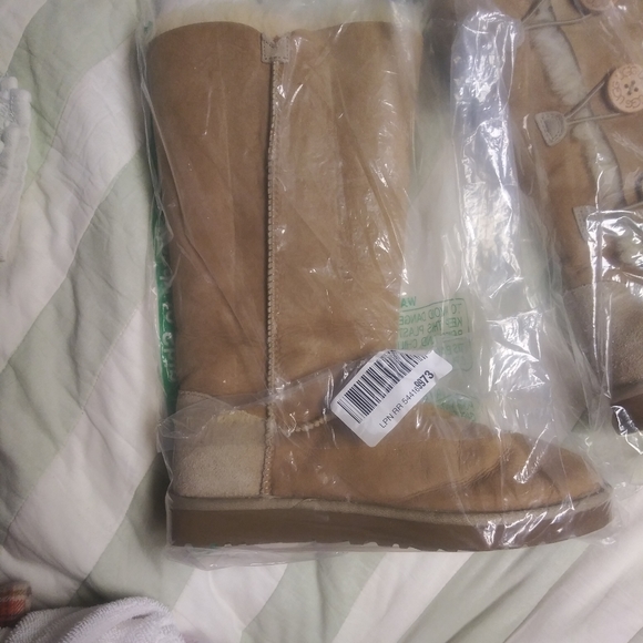 Brand new Authentic Uggs - Picture 2 of 7